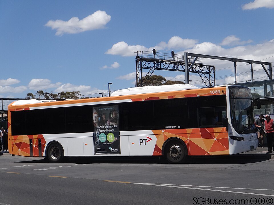 File:Ventura Bus Lines Route 784.jpg