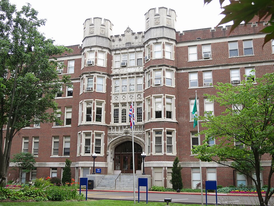 File:Webster University's Webster Hall - 2012.JPG