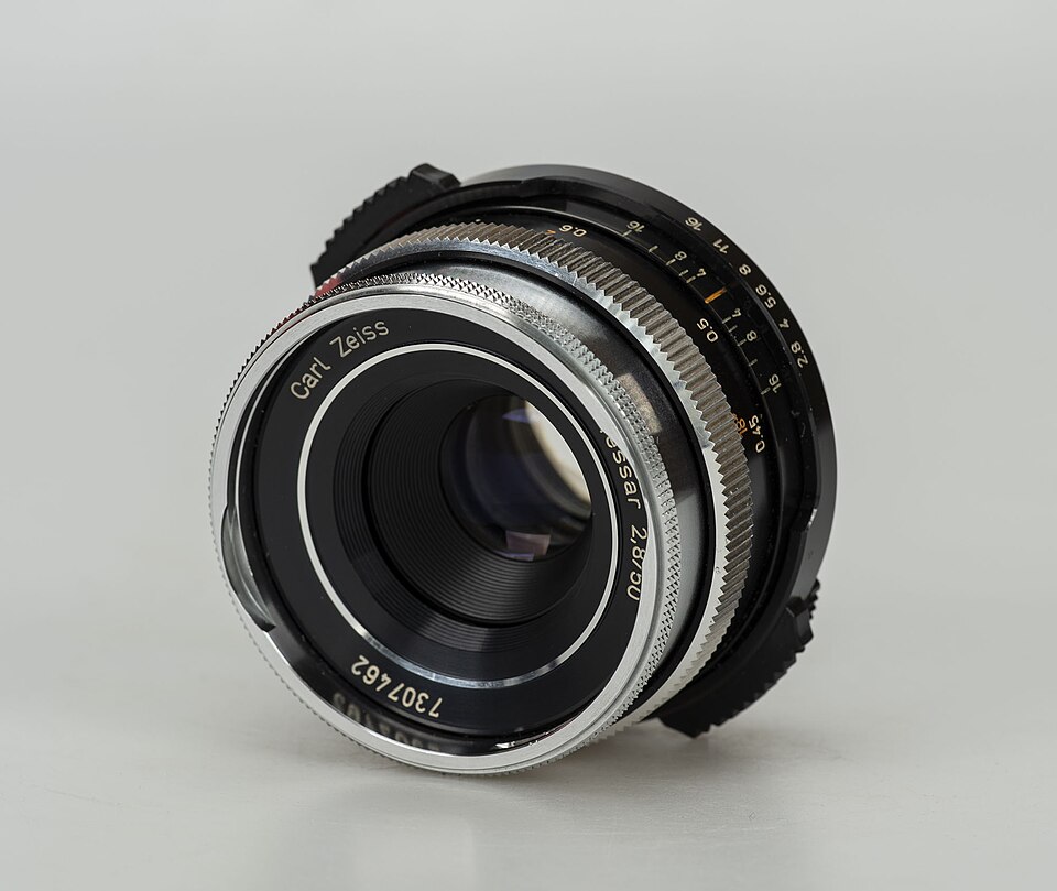 File:Zeiss Tessar 2.8 50mm.jpg