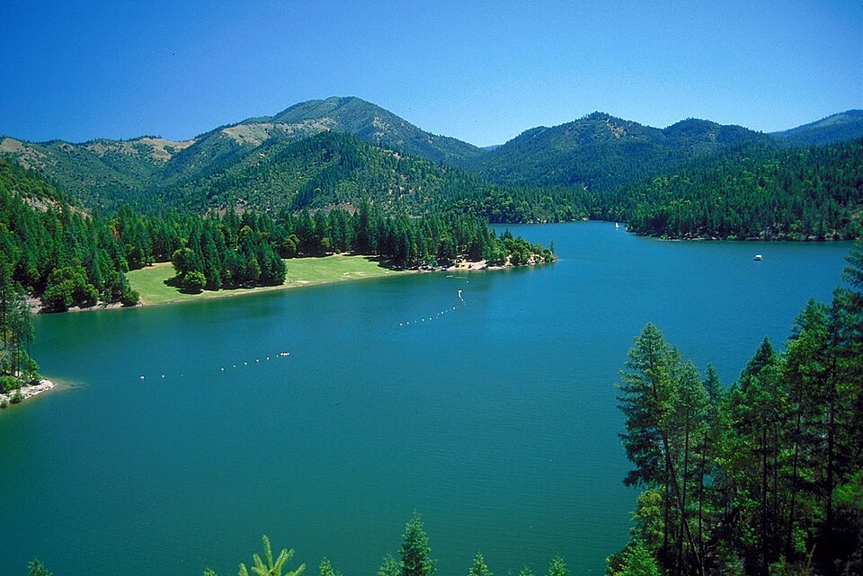 File:Applegate Lake Oregon.jpg