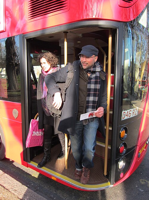 File:Boris bus platform.jpg