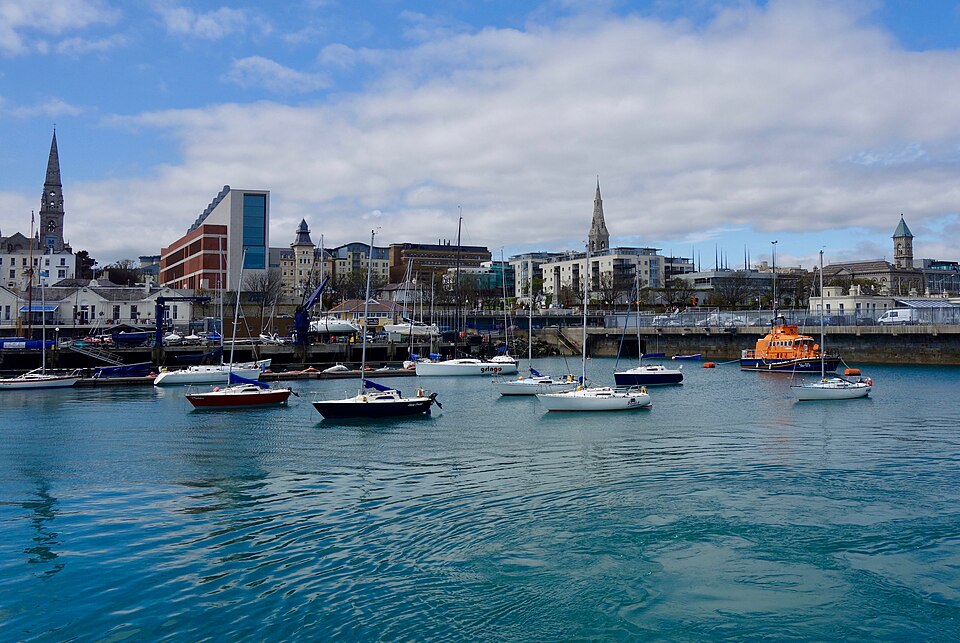 File:Dún Laoghaire Harbour (42045566592).jpg