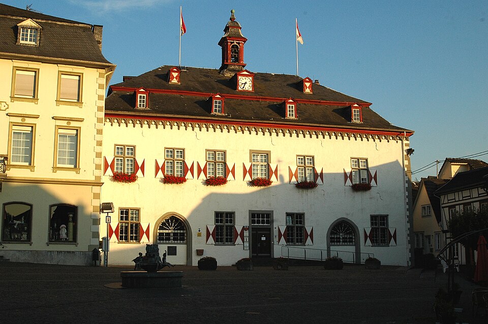 File:505linz, burg.jpg