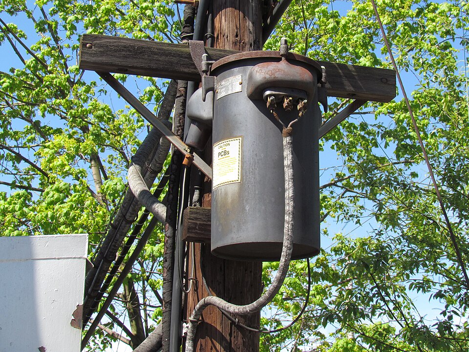 File:CP-SLOPE-wb-gantry-power-supply-transformer-wiki.JPG
