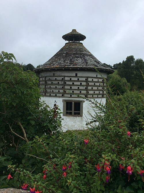 File:Dovecote at Hygga House, Trellech.jpg