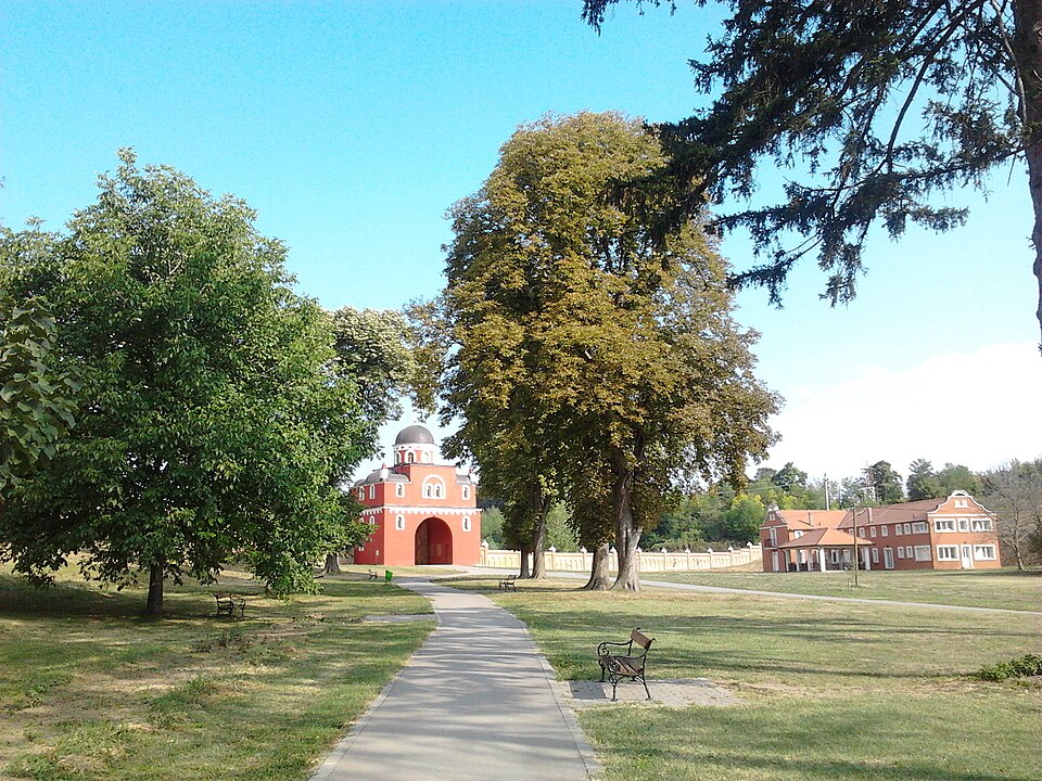File:Gardens Krusedol Monastery.jpg