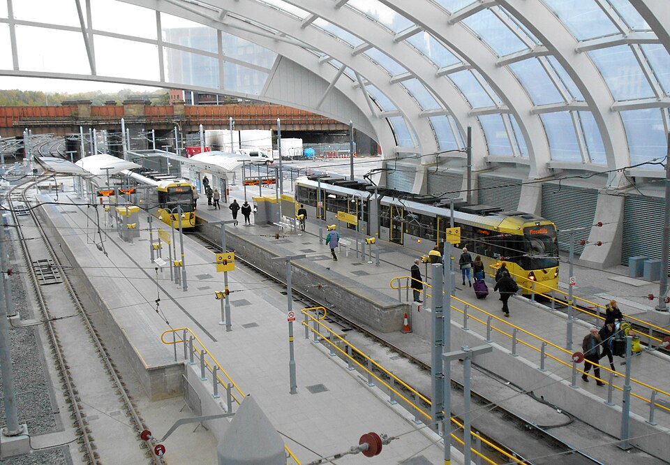 File:Manchester Victoria Metrolink platforms.JPG