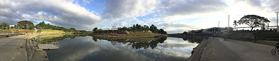 File:Marikina River Riverbanks Panorama.jpg