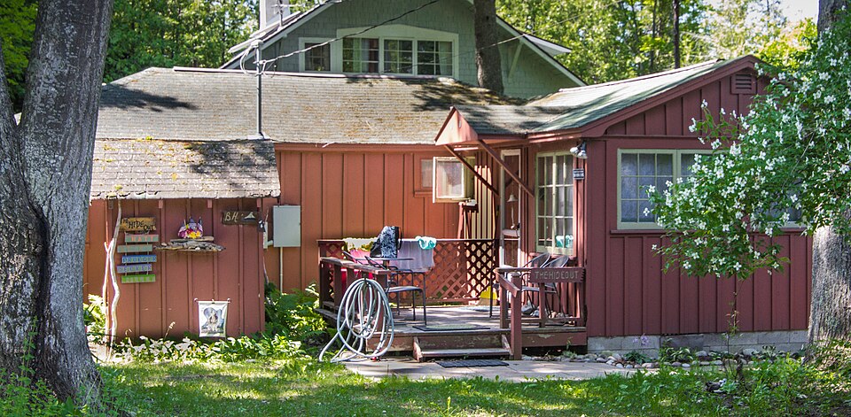File:W.K. Hatt Cottage.jpg