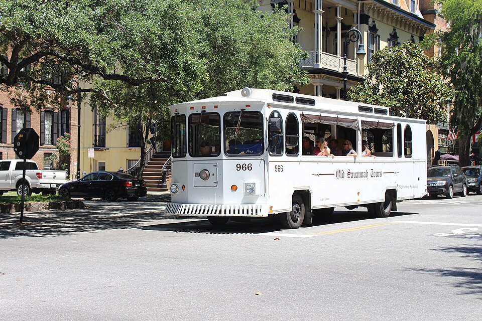File:Old Savannah Tours bus.jpg