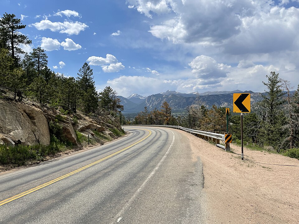File:US 36 WB approaching Estes Park.jpeg