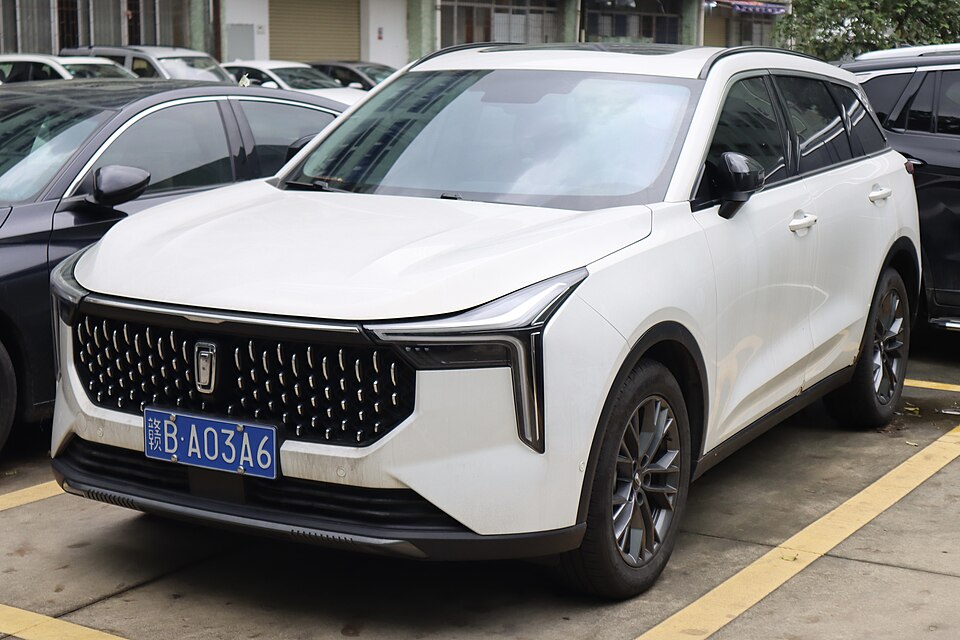 File:2021 FAW Bestune T55.jpg