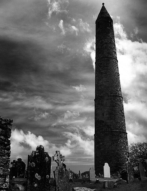 File:Ardmore, Round Tower.jpg