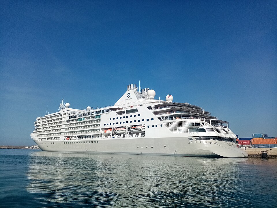 File:Croisière SILVER DAWN au port.jpg