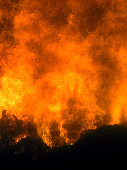 File:Feuer123.JPG