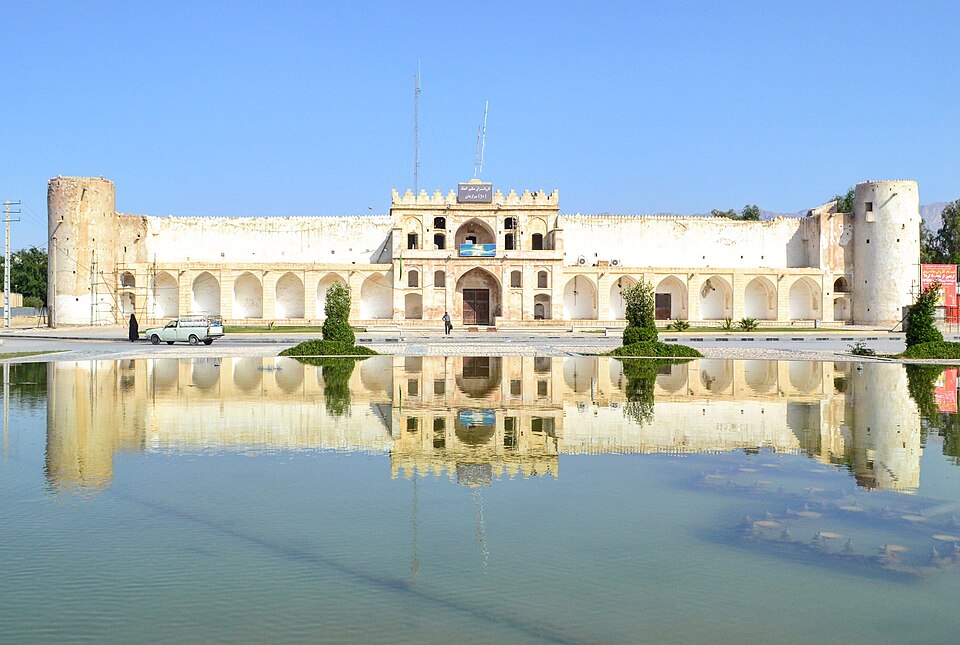 File:Fort Borazjan.jpg