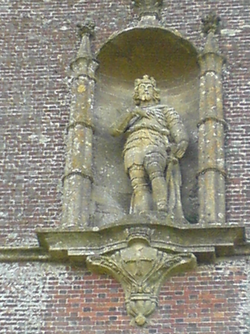 Statue of King Alfred above the entrance