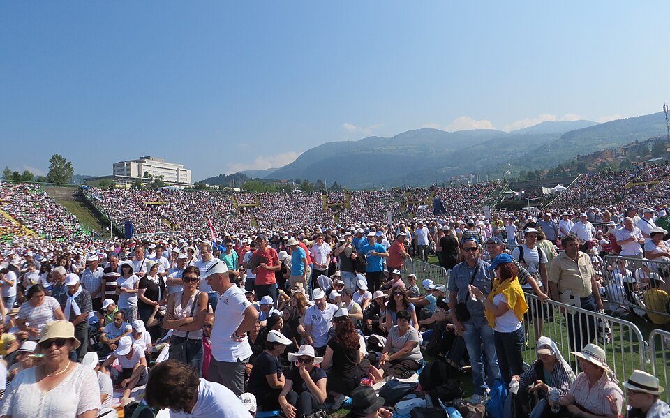 File:Pope Francis in Sarajevo 06 (cropped).JPG