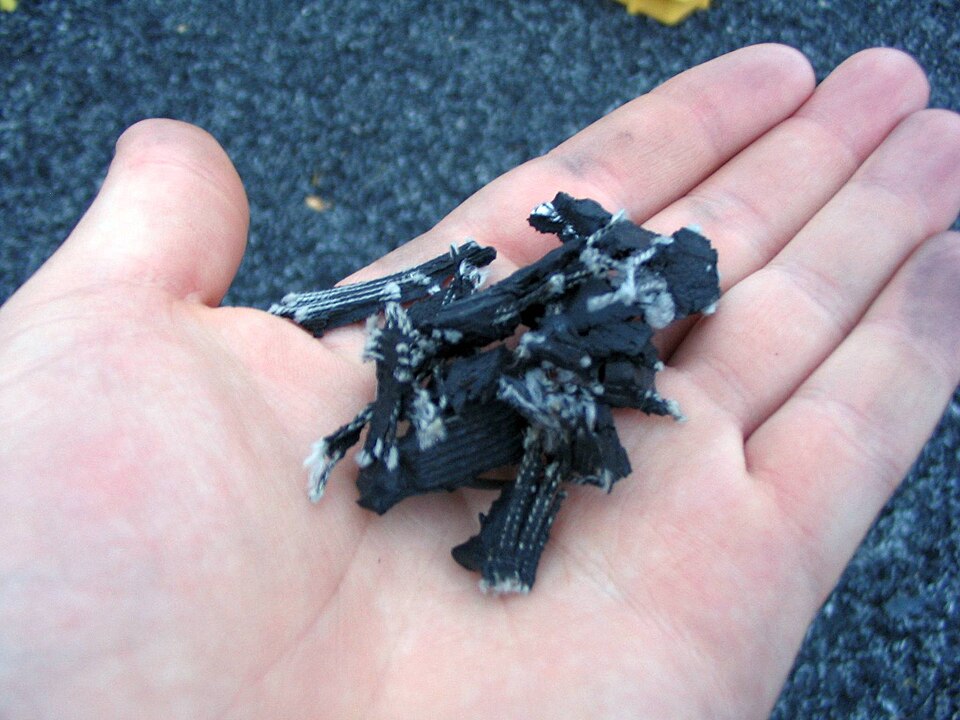 File:Rubber mulch.jpg