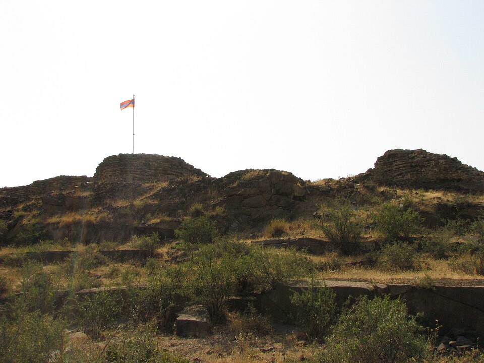 File:Կարմիր բերդ 01.JPG