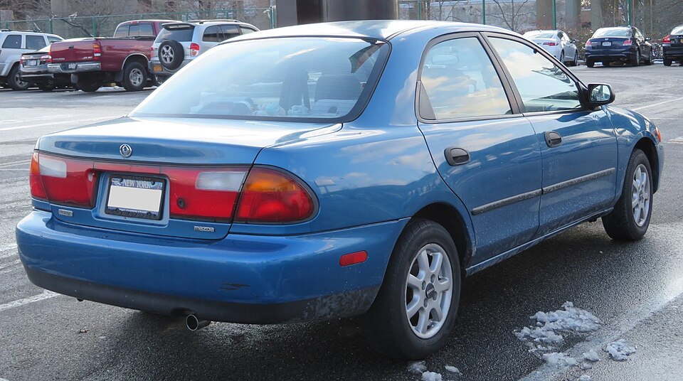 File:1997–1998 Mazda Protegé sedan rear 12.10.17.jpg