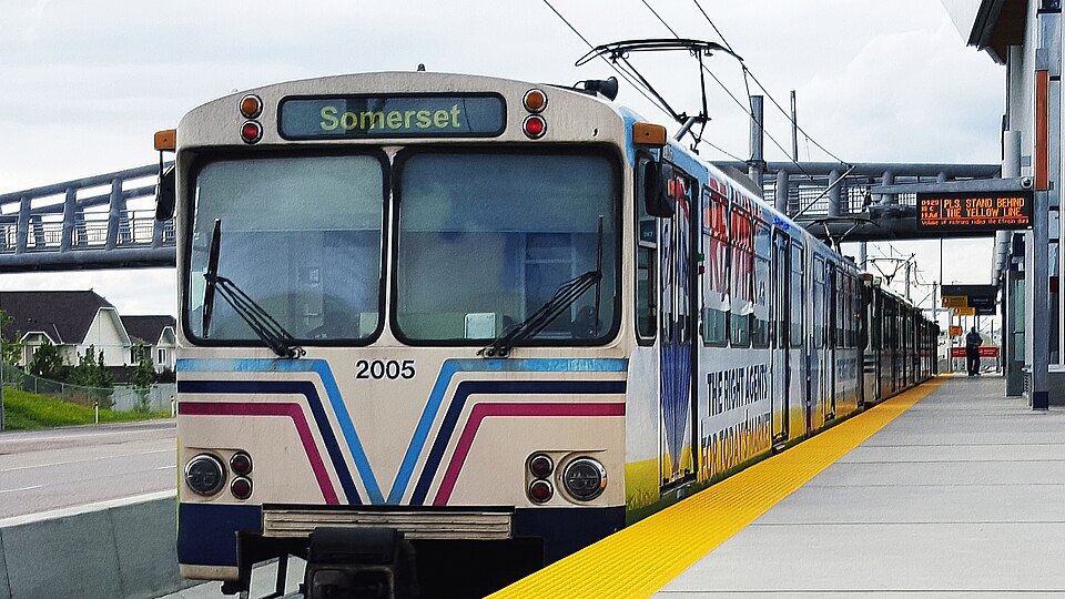 File:Calgary Transit U2.jpg