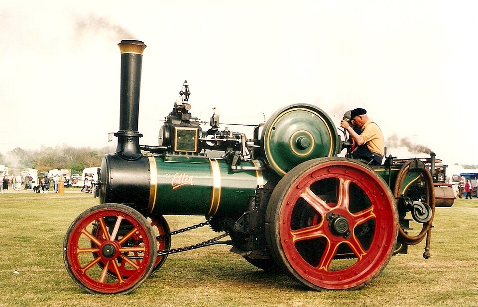 File:Etten traction engine left.jpg
