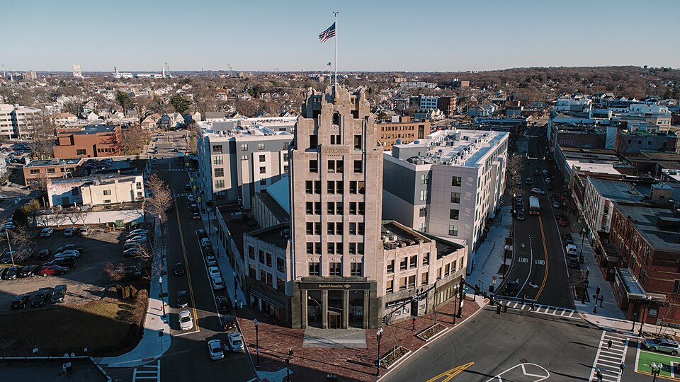 File:Granite Trust Building Quincy.jpg