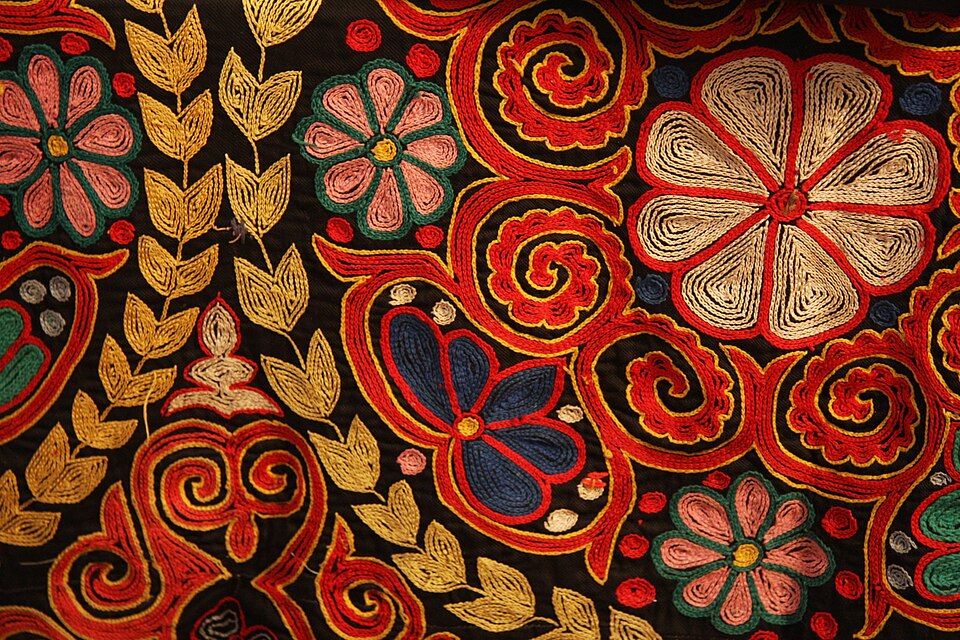 File:Kazakh rug chain stitch embroidery.jpg