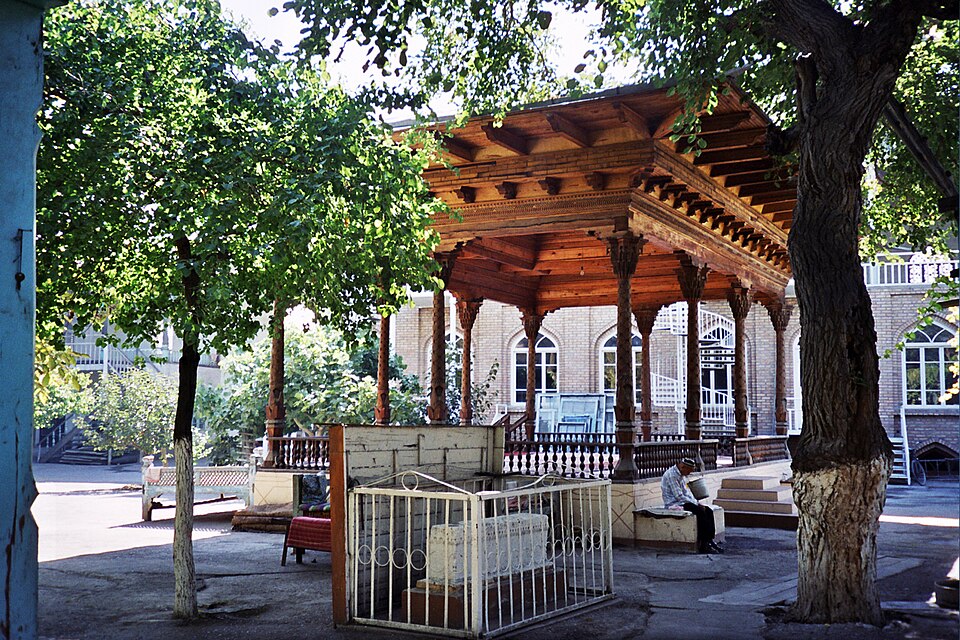 File:Khonakhan Mosque, Margilan (496141).jpg