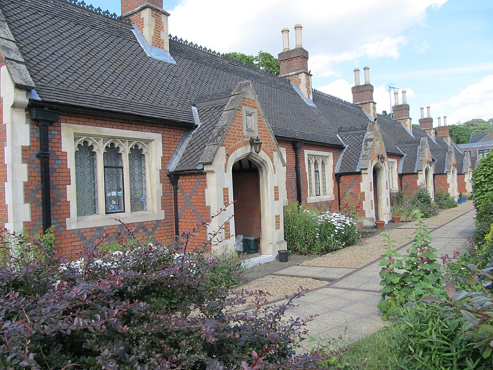 File:Sermons Almshouses, Hounslow.jpg