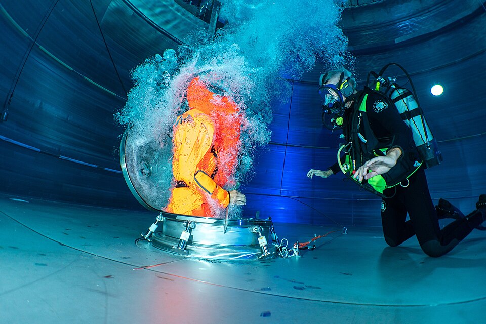 File:Submarine Escape Training Triton12.jpg