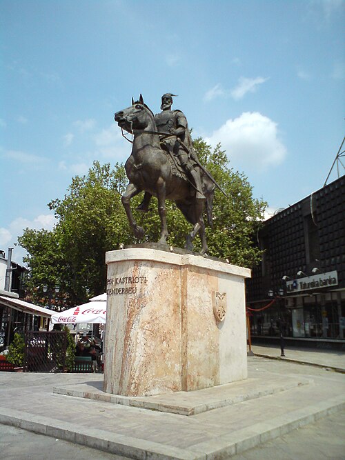 File:Споменик Скендербег Скопје.jpg