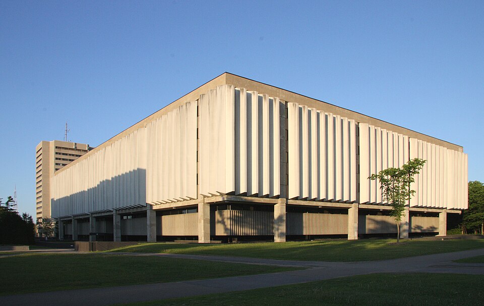 File:Bibliothequeulaval.jpg