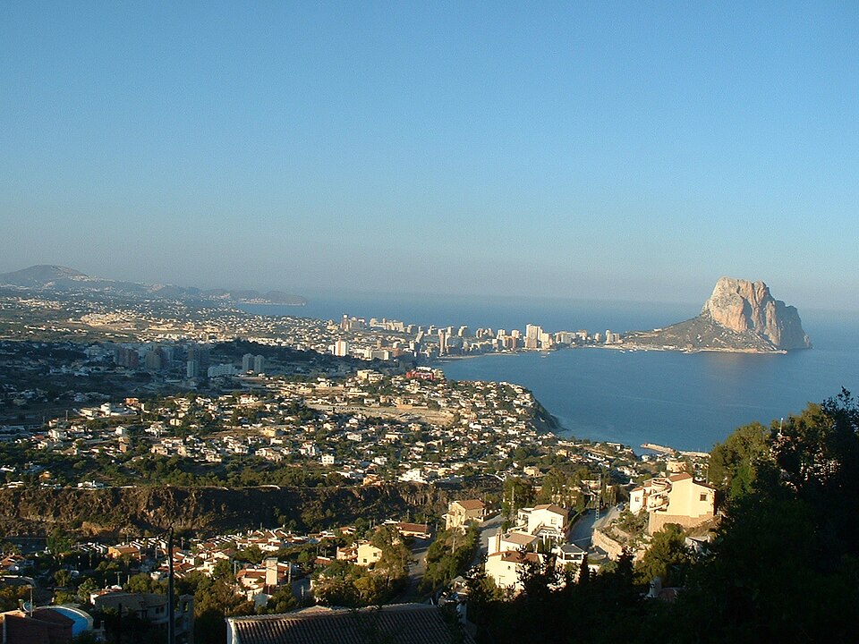 File:Calpe vista general.JPG