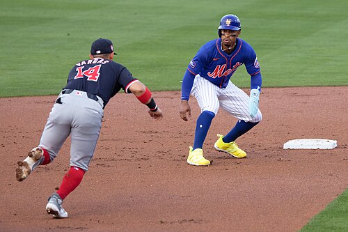 Francisco Lindor runs the bases