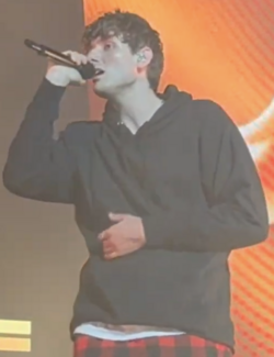 Jvke performing in 2023