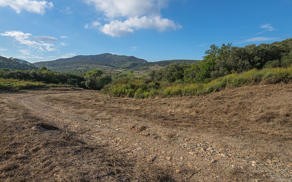 File:Liausson from Villeneuvette, Hérault 01.jpg