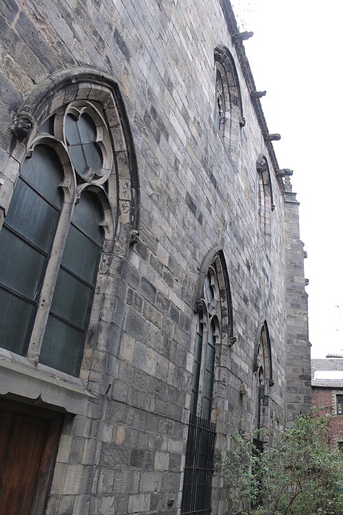 File:Trinity College Kirk from Chalmers Close.jpg