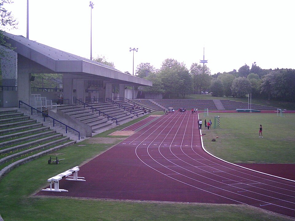 File:Universität Regensburg Leichtathletik.JPG
