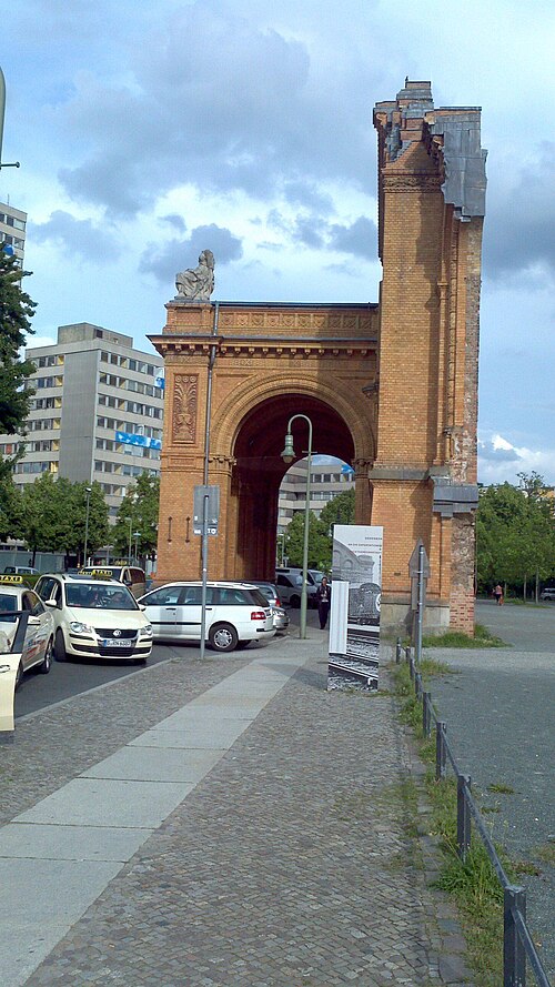 File:Berlin Anhalter Bahnhof Monument.jpg