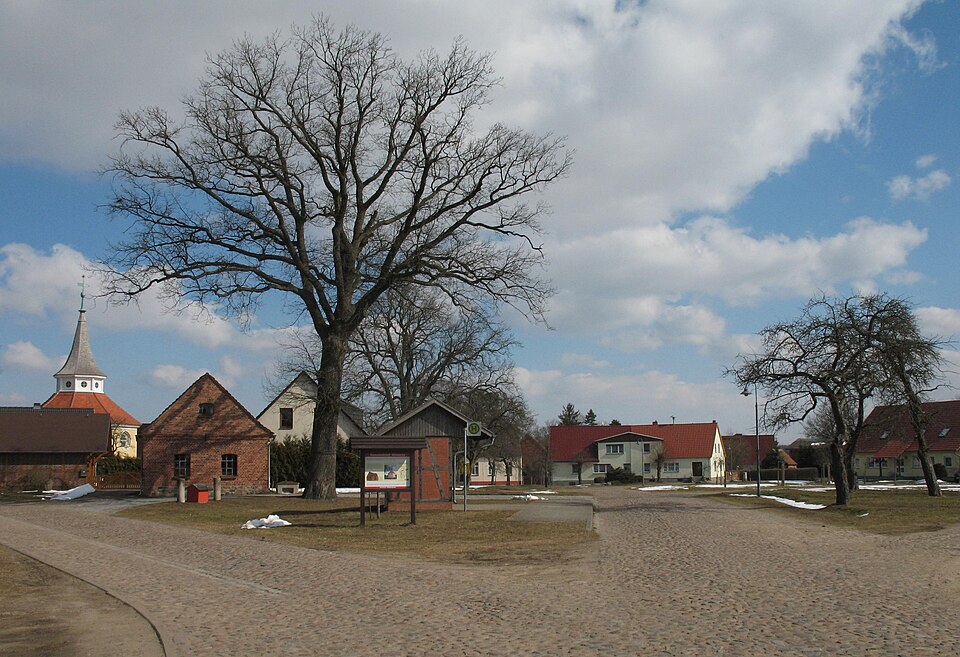 File:Glienicke Rundling.jpg