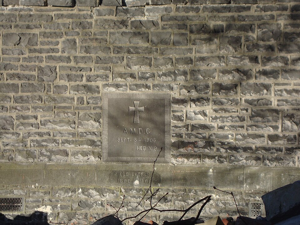 File:St Luke's Church 69.jpg
