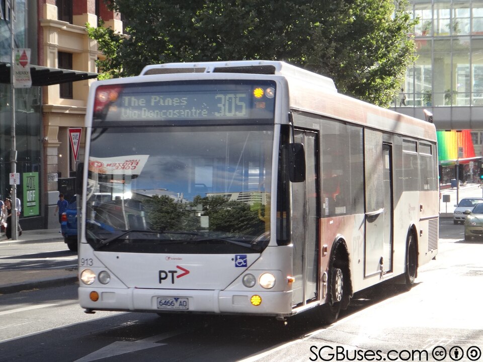 File:Transdev Melbourne Route 305.jpg