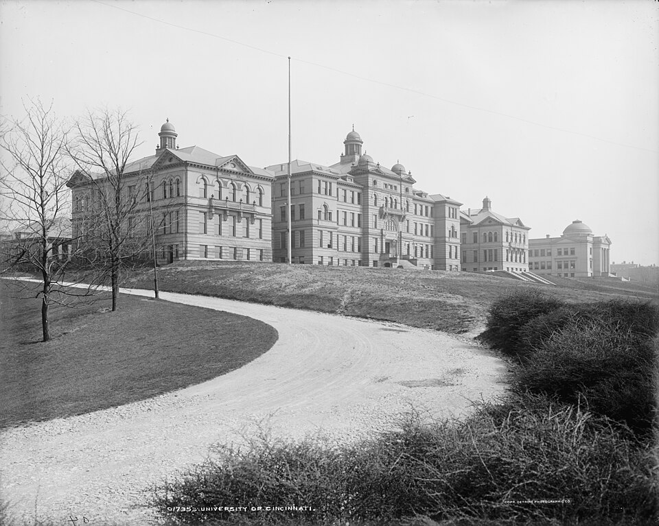 File:University of Cincinnati, Ohio c. 1904.jpg