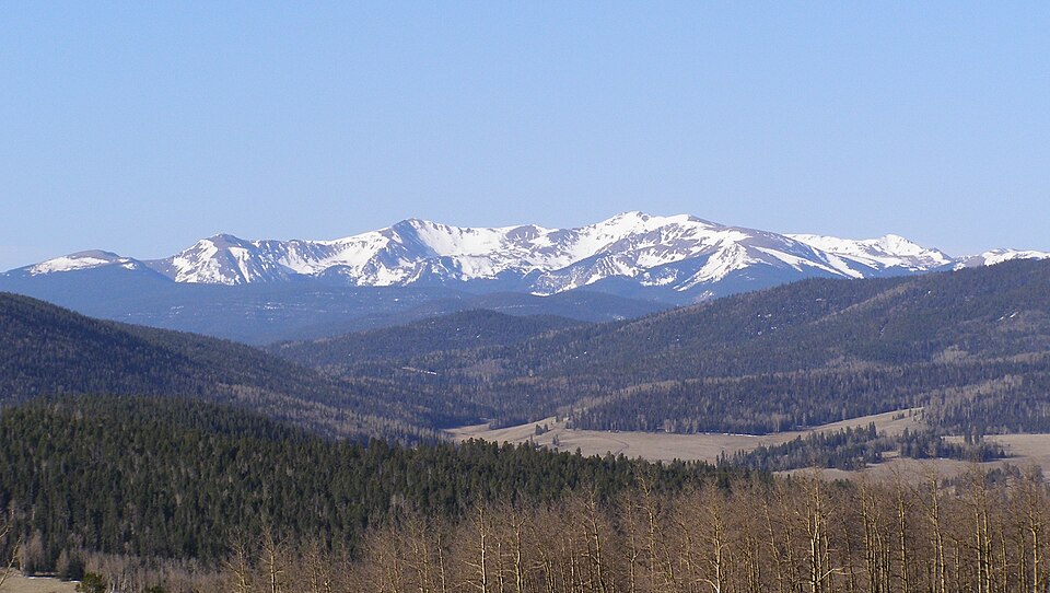 File:Wheeler Pk from Valle Vidal.jpg