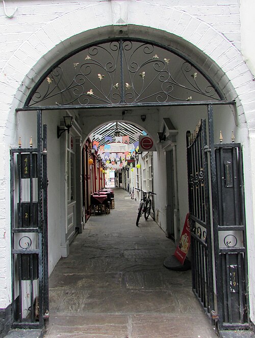 File:Wrexham Overton Arcade.jpg