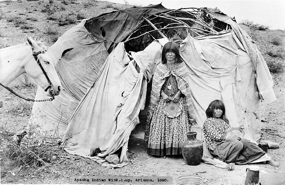 File:Apache wickiup.jpg