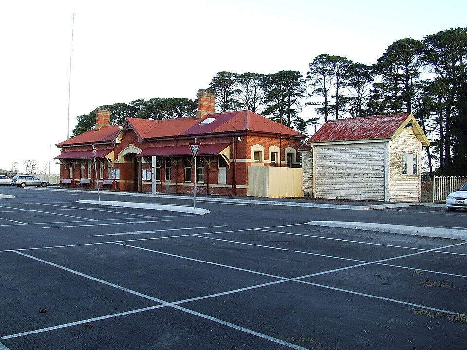 File:Ballan railway station, Victoria.jpg