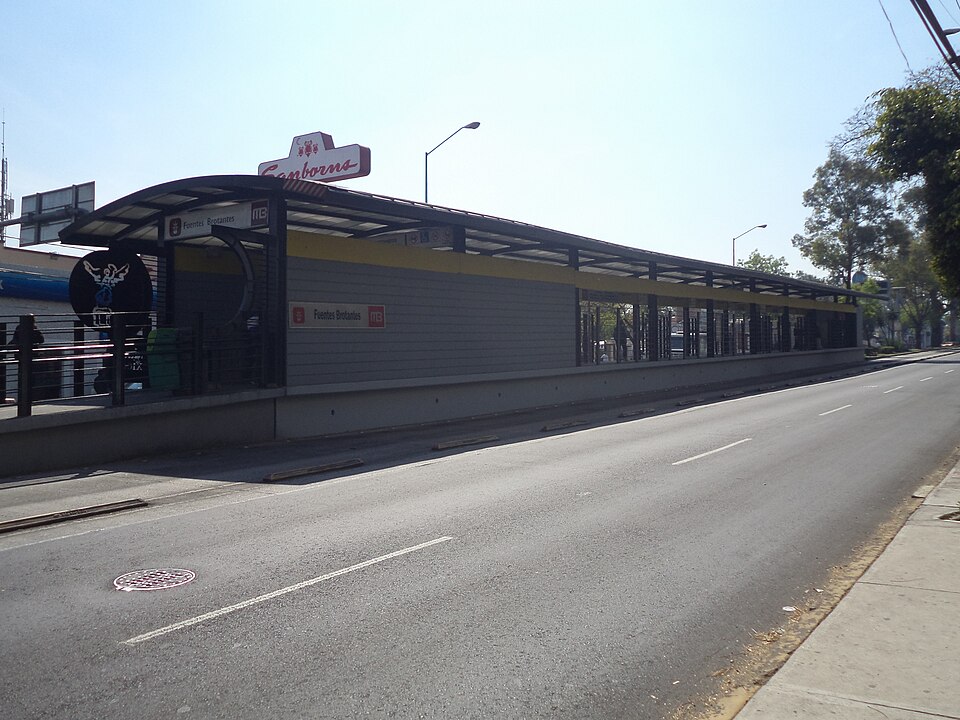 File:Estacion Fuentes Brotantes 02.JPG